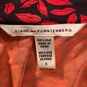Diane von Furstenberg 100% silk wrap dress